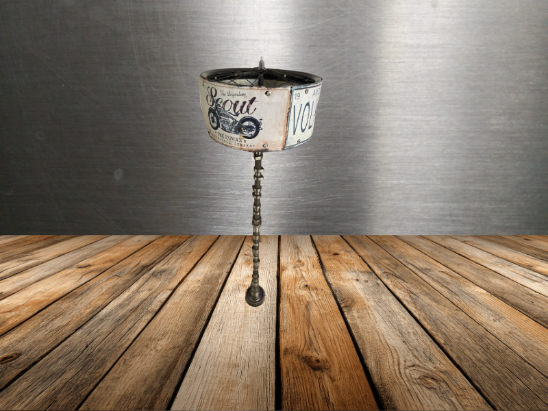 Gear Lamp V1 — lámpara industrial fabricada con eje de transmisión mecánica